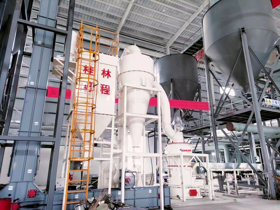 桂林鴻程大型雷蒙磨粉機(jī)HC1000鈦白粉生產(chǎn)現(xiàn)場(chǎng)視頻